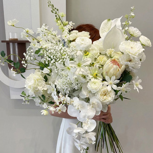 Bouquet di Fiori Artificiali Bianchi per Matrimonio, Rose, Ortensie, Fiori di Gipsofila, Fiori Finti all'Ingrosso - Product Image 1