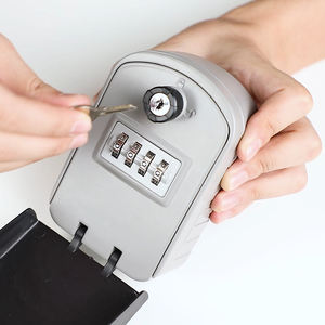 تخزين داخلي خارجي كبير للمفاتيح بقفل من 4 أرقام ، مفتاح وصول للطوارئ ونظام استرداد الرمز الحاصل على براءة اختراع - Product Image 1