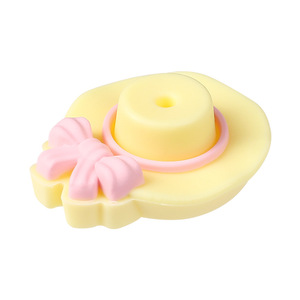 Perles en vrac 3D en PVC et silicone, nouveau design de chapeau de dessin animé, pour stylos, bijoux et fabrication DIY, idéales pour la personnalisation de porte-clés et stylos pour enfants. - Product Image 5