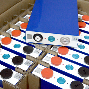 LiFePO4 105Ah Şarj Edilebilir Akü EV 105Ah Model 12V/24V/48V 12000 Döngülü Güneş Enerjisi Depolama Sistemi 60C Çalışma Sıvusu - Product Image 3