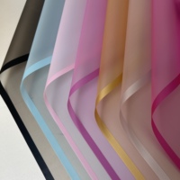 Papier d'emballage de bouquet de couleur unie translucide fournitures de fleuriste imperméables avec revêtement PE pour emballage cadeau de fleur