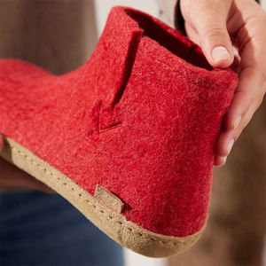 Chaussons en feutre pour femmes avec logo personnalisé, chauds et confortables, en mousse à mémoire de forme, antidérapants, pour l'intérieur et l'extérieur - Product Image 4