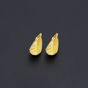 ต่างหูห่วงดีไซน์เนอร์ชุบทอง 24k คุณภาพสูงจากดูไบ สำหรับผู้หญิง สไตล์คลาสสิก ประดับเพชรซิร์คอน วัสดุทองเหลือง ขายตรงจาก Jxx - Product Image 3