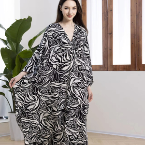 Pour <span class=keywords><strong>Amazon</strong></span> stocké <span class=keywords><strong>grande</strong></span> <span class=keywords><strong>taille</strong></span> Floral rayonne plage Blouse à la main tissé Protection solaire Robe avant 16 couleurs disponibles pour les vacances - Product Image 1