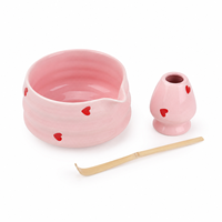 Bol à matcha en céramique rose classique en forme de cœur rouge avec bec verseur pour ensemble de thé matcha personnalisé