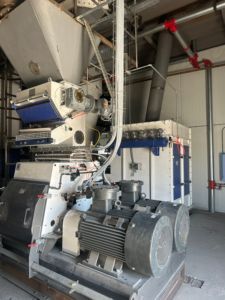 New Best Factory Price 2ton/h 15KW Stainless Steel Animal Feed Industrial Equipment Corn Grain Blades Hammer Mill <strong>Crusher</strong> - Product Image 6