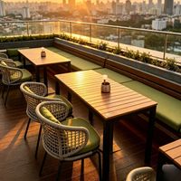 Tables, chaises et canapés en métal pour l'extérieur, ensembles de meubles de restaurant pour patios, cours, jardins, terrasses, restaurants en bord de mer, cafés