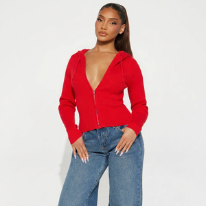 Vente en gros de sweats à capuche ajustés pour femmes, en tricot fin, couleur rouge cerise, avec fermeture éclair, personnalisables, fabriqués par un fabricant - Product Image 1