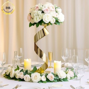 Centre de Table Haut Doré pour Fleurs, Décoration de Mariage Design Unique et Nouveauté, Centres de Table pour Mariages - Product Image 1
