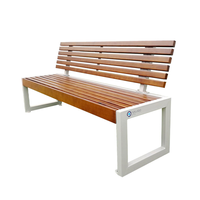 Banc d'extérieur en bois composite robuste et résistant aux intempéries pour parcs, espaces publics et rues urbaines