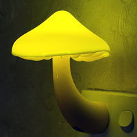 Boyid Led Cute Night Light-Design Bug & Mushroom, petite lampe de nuit enfichable et contrôlée par la lumière.