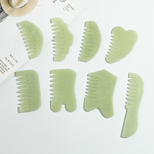 Venta al por mayor Xiuyan Jade peine Natural Gua Sha cuero cabelludo masaje peine cabeza meridiano herramienta de raspado Facial para relajarse - Product Image 6