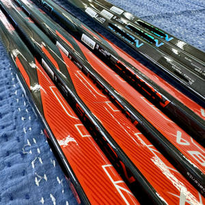 Hoja de fibra de carbono HyperCore duradera, palo de hockey sobre hielo, construcción resistente a los golpes para un rendimiento duradero - Product Image 6