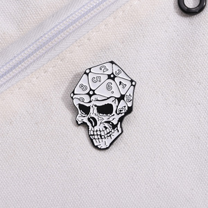 Serie di angelo Horror di Halloween inciso distintivo in metallo eccentrico creativo stile scuro personalità Punk europeo e americano - Product Image 3