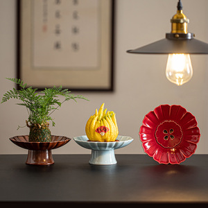 Assiette en céramique sur pieds hauts en forme de fleur, plat à fruits en porcelaine pour le thé et les collations, résistant à l'eau, plat à main de Bouddha - Product Image 1