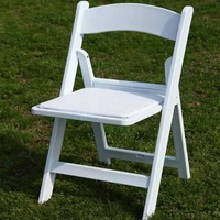 Chaises de salle à manger en plastique portables et pliables nouvellement conçues pour les événements de mariage ou les banquets intérieurs et extérieurs