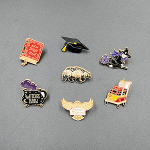 Cina spille in smalto Harry Movie Magic <span class=keywords><strong>Academy</strong></span> distintivo in metallo placcato oro spilla in smalto morbido - Product Image 1