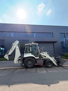 Chargeuse-pelleteuse puissante de 8 tonnes, capacité de la benne de 1,5 m³, pour travaux de terrassement, de construction et d'agriculture - Product Image 1