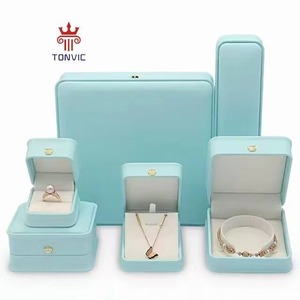 Nuova Scatola per Gioielli a Forma di Corona Modello L-I521 Marca TONVIC in Pelle PU con Logo Personalizzato, Prezzo di Fabbrica, Lusso, Vendita all'Ingrosso, Oro Bianco - Product Image 2