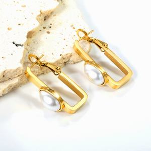 Joyería de Moda, Pendientes Rectangulares Huecos de Acero Inoxidable Chapados en Oro PVD de 18k, Pendientes de Aro con Perlas Blancas en Forma de Gota de Agua para Mujer - Product Image 5