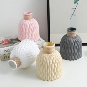 Pots décoratifs en plastique modernes créatifs de style simple Vase Table de maison Petite décoration fraîche Décoration de vase à ondulation d'eau - Product Image 1