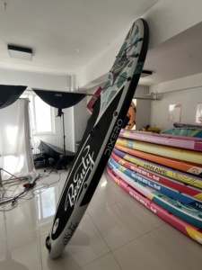 Tabla de Paddle Surf Inflable Profesional Negra para Pesca y Deportes Acuáticos con Accesorios DR0 - Product Image 5