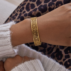 Vintage Style 18K Gold Stainless Steel Lace Openwork <b>Bracelet</b> <b>Flower</b> Pattern Unisex Jewelry Gift Yiwu Origin Part Number - Product Image 2