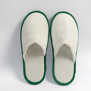 Индивидуальные одноразовые гостиничные тапочки Нескользящие махровые ткани, экологически чистые льняные белые - Product Image 1