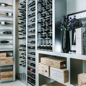 Porte-bouteilles <span class=keywords><strong>à</strong></span> <span class=keywords><strong>vin</strong></span> empilable moderne en acier inoxydable <span class=keywords><strong>à</strong></span> 27 colonnes, éclairage LED intérieur, meubles de maison personnalisés - Product Image 2