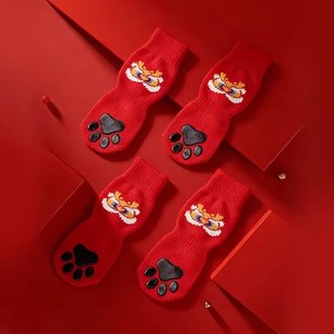 Chaussettes pour chien avec motif d'ours de dessin animé mignon, sangle réglable, points en silicone antidérapants, protection des pattes des animaux de compagnie - Product Image 6
