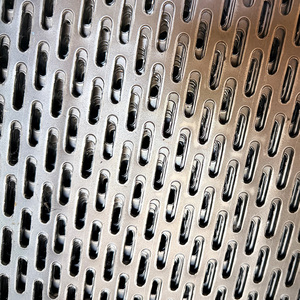 Panneau de tamis minier perforé robuste, maille métallique perforée haute résistance pour le traitement des minerais et des agrégats - Product Image 3