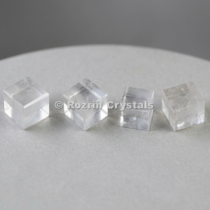 Cristal de pierre précieuse, cube d'agate, sculpté et gravé, art Feng Shui, objet de collection, cristaux Rozrin - Product Image 2