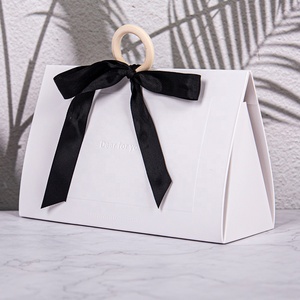 Thân Thiện Với Môi Biểu Tượng Tùy Chỉnh Gấp Wedding Party Pastry Tinh Tế Bow <span class=keywords><strong>Ribbon</strong></span> Quà Tặng Giấy Túi Với Xử Lý - Product Image 1