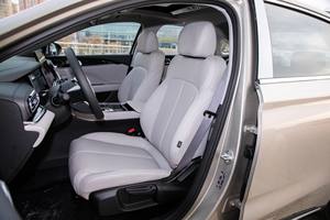 吉利汽車 エムグランド 2026年式 ガソリン車 1.5T 181馬力 L4 SUV 吉利 大型車 自動変速機 エムグランド スポーツ 中古車 - Product Image 5