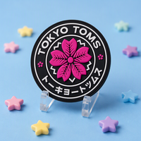Breloque de sac à dos en PVC caoutchouté 3D en relief, motif fleur, cœur, triangle, dés, pour fans de jeux, pendentif de collection pour chapeaux, sacs, porte-clés