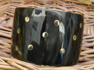 Brazaletes de cuerno de búfalo naturales hechos a mano para mujer Pulseras de moda modernas ecológicas perfectas para el uso diario - Product Image 5