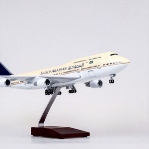 Modelo de Avión de Resina a Escala 1/150 de 47 cm de Saudi <span class=keywords><strong>Arabian</strong></span> <span class=keywords><strong>Airlines</strong></span> Boeing 747-400 con Tren de Aterrizaje, Coleccionable - Product Image 1