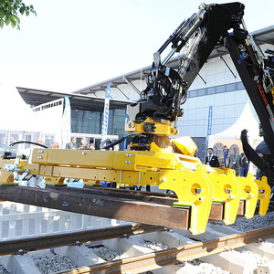 Machine de pose de traverses de voie ferrée avec système hydraulique à rotation à 360 degrés pour la remplacement de voies et la construction de rails - Product Image 4