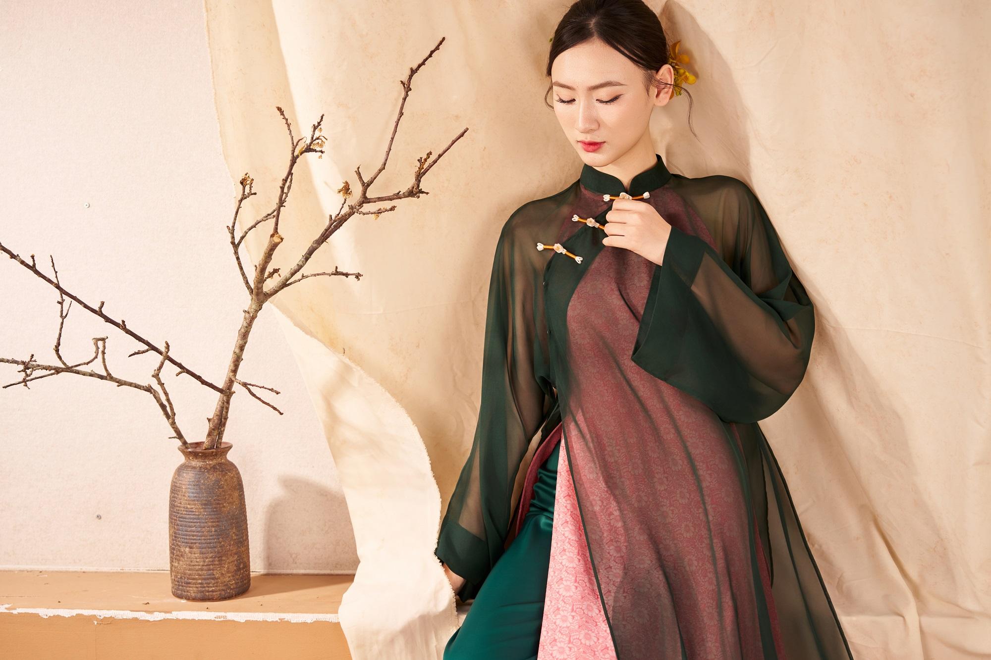 ชุดเดรสตัวในสี Lotus Pink