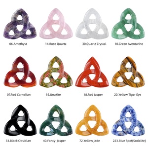 Piedra de Palma de Cristal Natural de 38 mm con Nudo de <span class=keywords><strong>Iris</strong></span> Triquetra, Símbolo Irlandés, Cristal Curativo, Mini Decoración de Escritorio, Regalo - Product Image 6