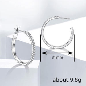 Orecchini a Cerchio in Oro Bianco E3553 con Cristalli e Strass, Montatura a Canale, Classici da Donna per Uso Quotidiano - Product Image 5