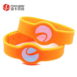 Водонепроницаемый моющийся браслет с логотипом на заказ, <span class=keywords><strong>125</strong></span> кГц, 13,56 мГц, UHF регулируемый браслет, спортивные браслеты, rfid силиконовые браслеты - Product Image 4