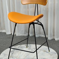 Chaise de bar haute tendance avec dossier design, rembourrée et confortable, pour comptoir de cuisine, pieds en fer, vente en gros OEM ODM