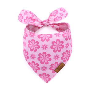 Vente en gros bandanas OEM pour chiens Foulard pour <span class=keywords><strong>chien</strong></span> Triangle imprimé personnalisé Mignon <span class=keywords><strong>Bandana</strong></span> Foulard pour <span class=keywords><strong>chien</strong></span> Bandanas pour animaux de compagnie - Product Image 4