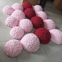 Boule de fleurs artificielles en soie faite à la main, arrangement floral rouge et rose pour la décoration de table de mariage, vente en gros d'usine