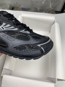 Sneakers unisexes légères et tendance avec empeigne en mesh, design à lacets et bout fermé, tendance mode été automne hiver - Product Image 4