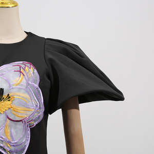 Eleganti Abiti Lunghi 2025 Nuovo Stile Estivo con Fiori Applicati Maniche a Sbuffo Vestito Aderente per Donne - Product Image 6
