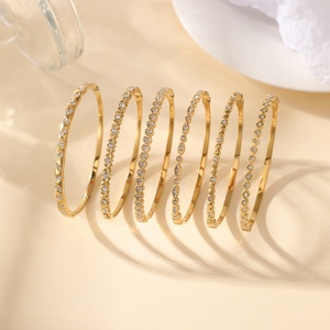 Bracciale in Acciaio Inossidabile Placcato Oro PVD con Zirconi, Bracciale a Forma di Cuore, <span class=keywords><strong>Quadrifoglio</strong></span>, Set di Bracciali Geometrici Rotondi - Product Image 4