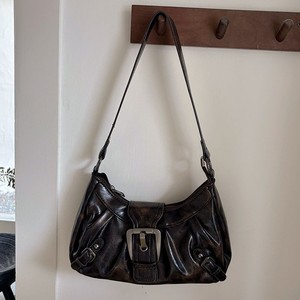 Bolso Tipo Dumpling Color Marrón Oscuro con Cierre Magnético Estilo Motero para Uso Diario Otoño 2024 - Product Image 2