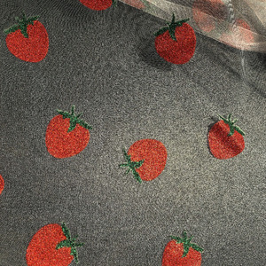 Venta al por mayor 100% poliéster tul tela suave dulce fresa impreso malla para niña Vestido de punto - Product Image 2